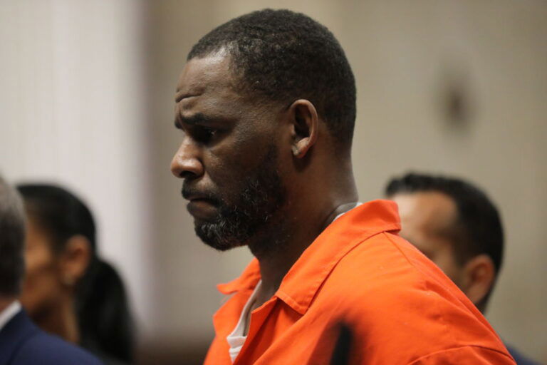 R. Kelly, victims, lawsuit