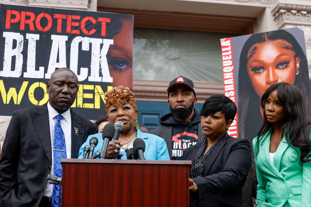 Shanquella Robinson’s Mother ‘Fed Up’: Family Lawyer Files Lawsuit Against ‘Cabo Six’