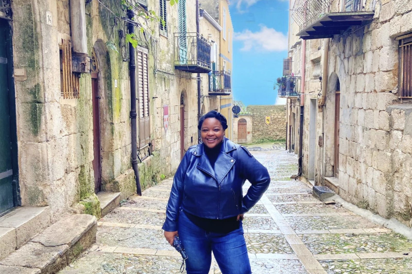 Stephanie Synclair Couldn’t Find Her Dream House In The U.S., So She Purchased A 4,000 Sq. Ft.  Home In Italy For $62K