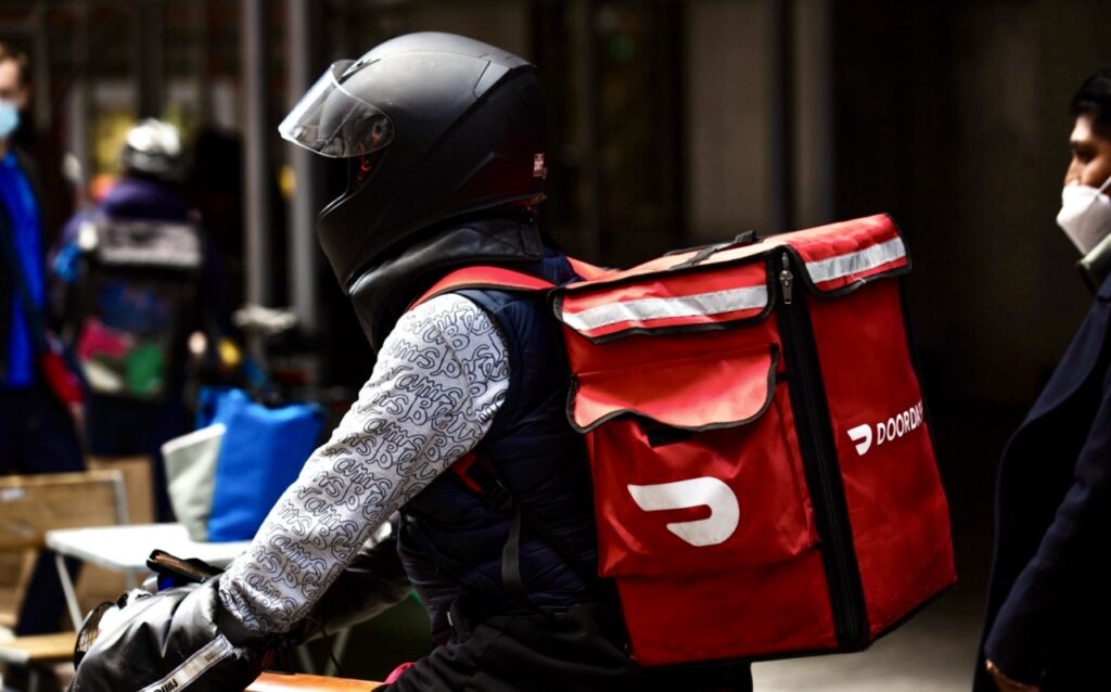 DoorDash Driver Warns Fellow Food Deliverers Of ‘Single Sauce Packet’ Order Scam
