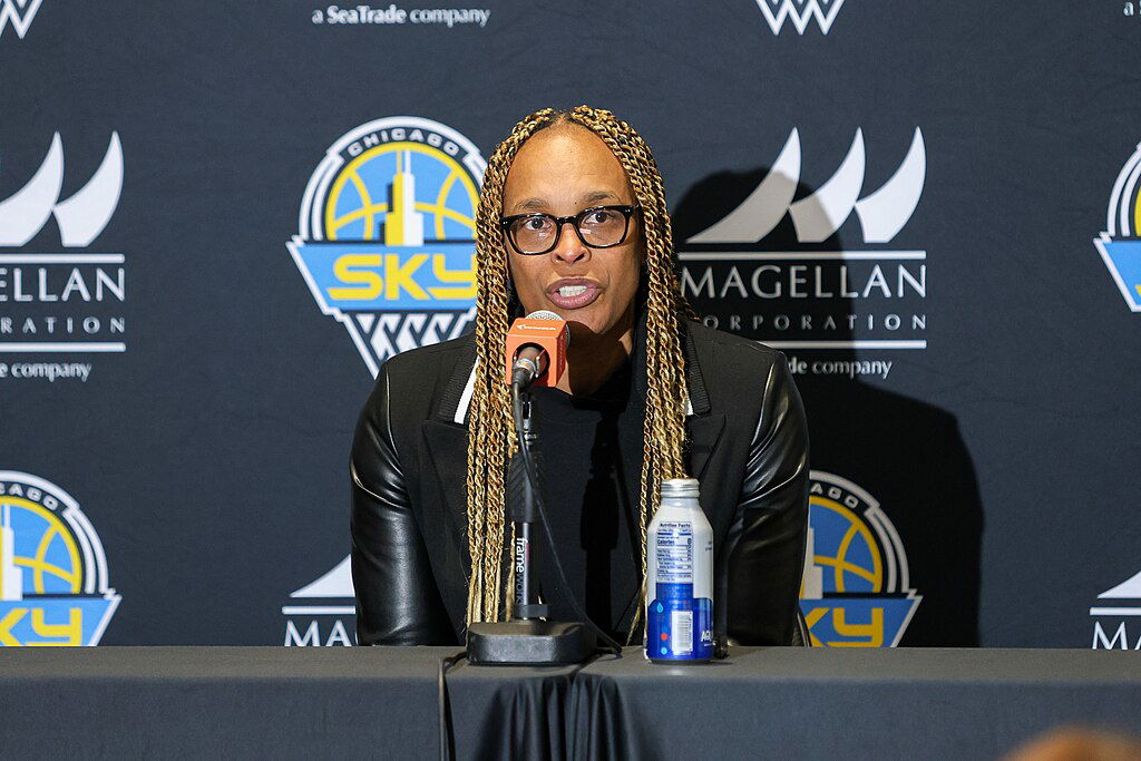 WNBA’s Chicago Sky Fires Teresa Weatherspoon After One Season