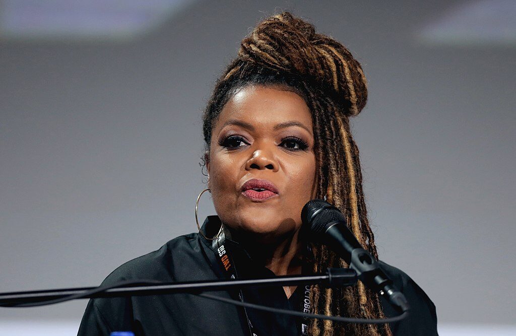 Yvette Nicole Brown Blasts Khloé Kardashian’s Excessive Water Usage After Reality Star Criticized LA Mayor Karen Bass