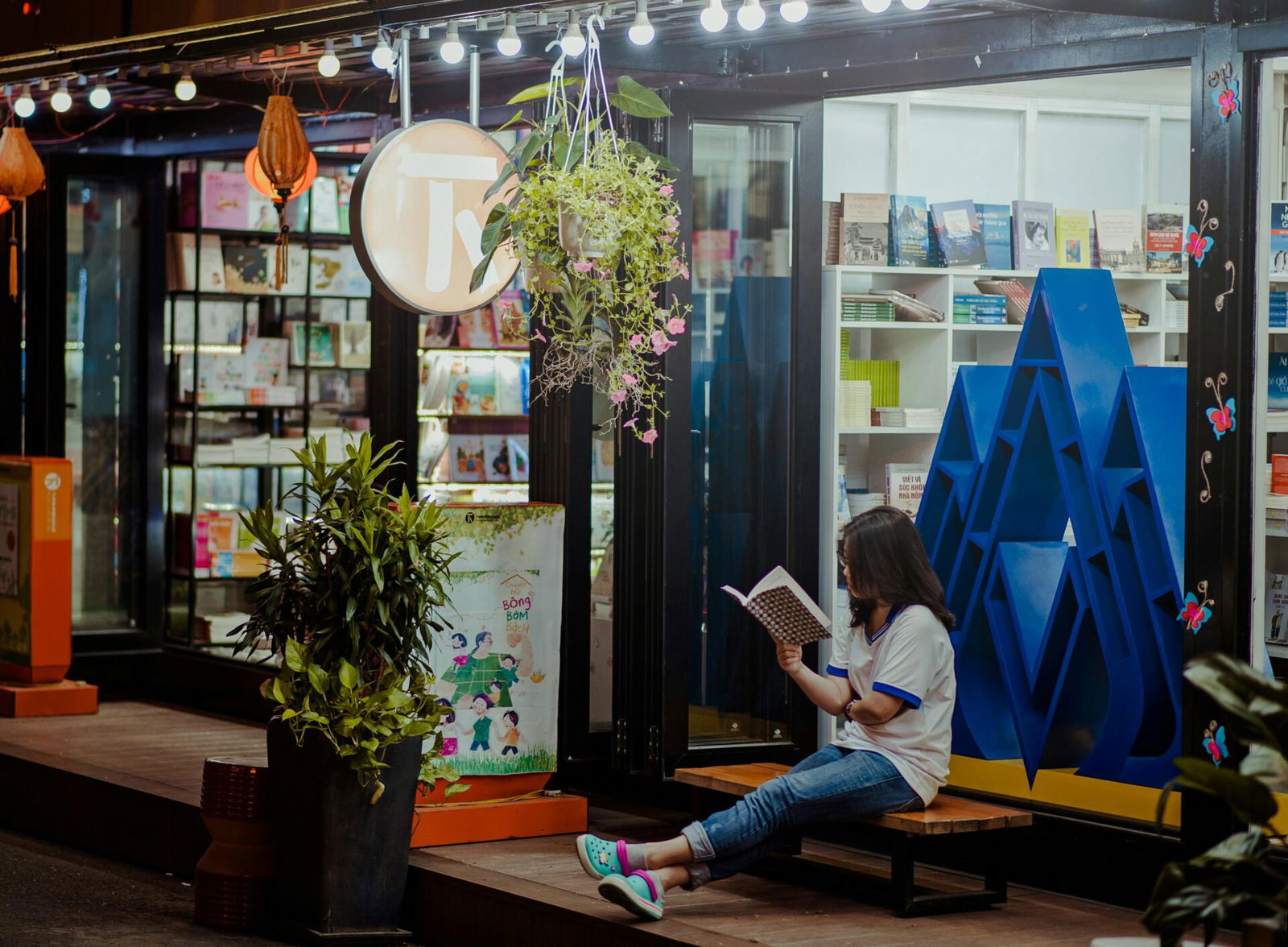 Octaviaa's ookkshelf. California, Los Angeles, wildfires. bookstore