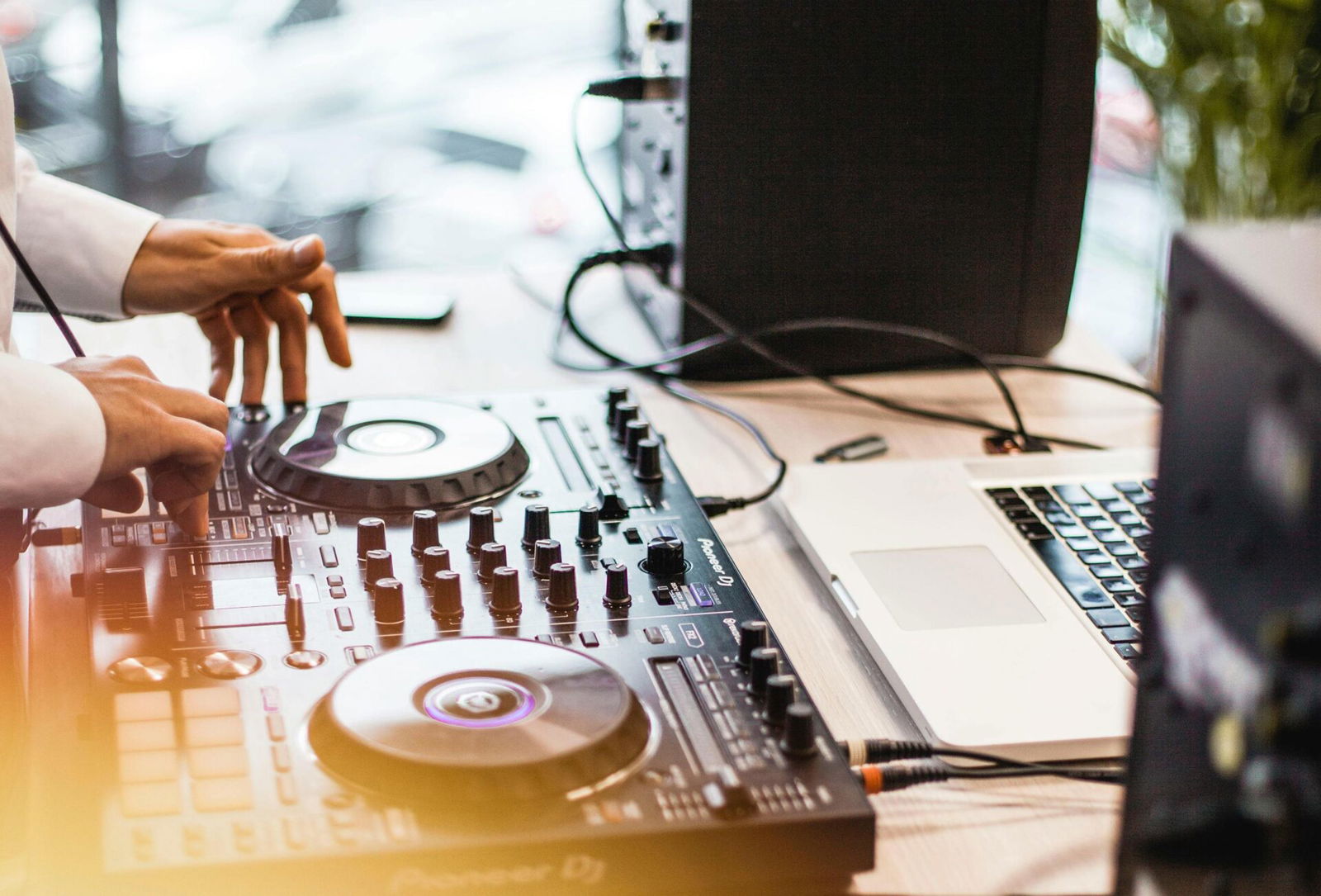 DJ