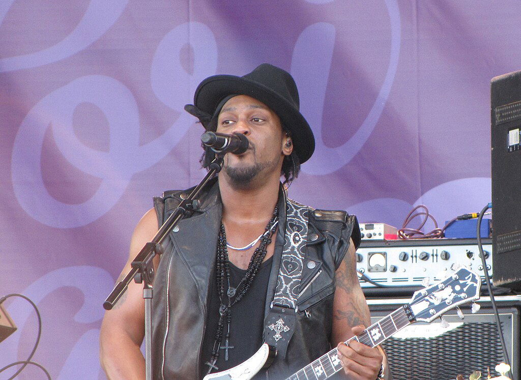 D’Angelo, Neo-Soul Pioneer and Three-Time Grammy Winner, Dies at 51 – D’Angelo, Neo-Soul Pioneer and Three-Time Grammy Winner, Dies at 51 –